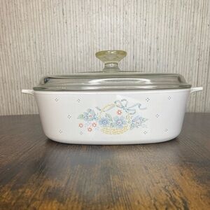 Vintage Corning ware Country Cornflower lidded casserole dish